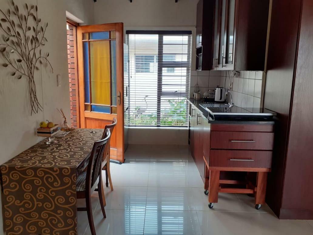 Summerstrand Self Catering For Two Port Elizabeth Ngoại thất bức ảnh